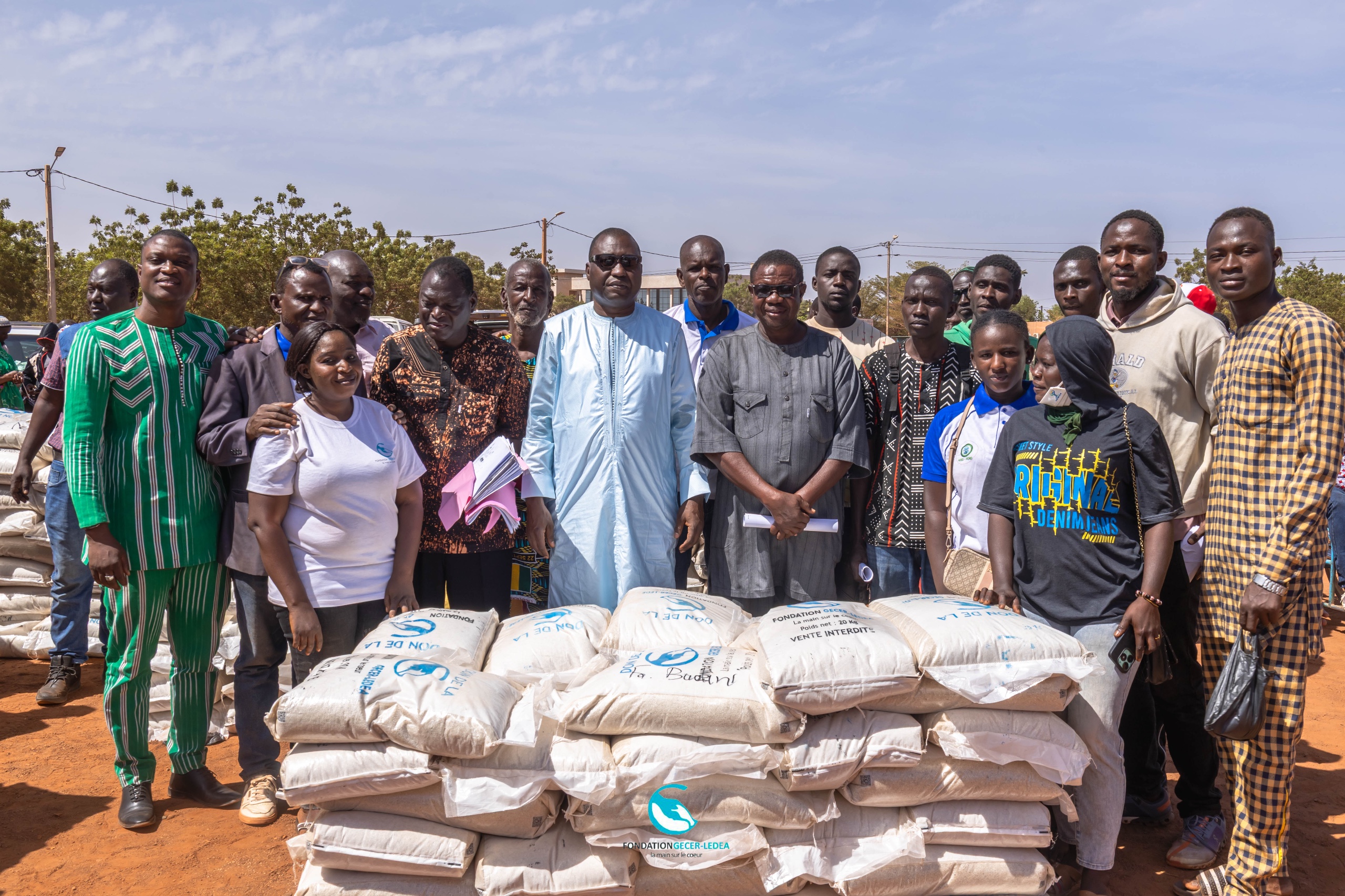 Image 1 - Distribution de 50 tonnes de vivres à plusieurs milliers de familles vulnérables.