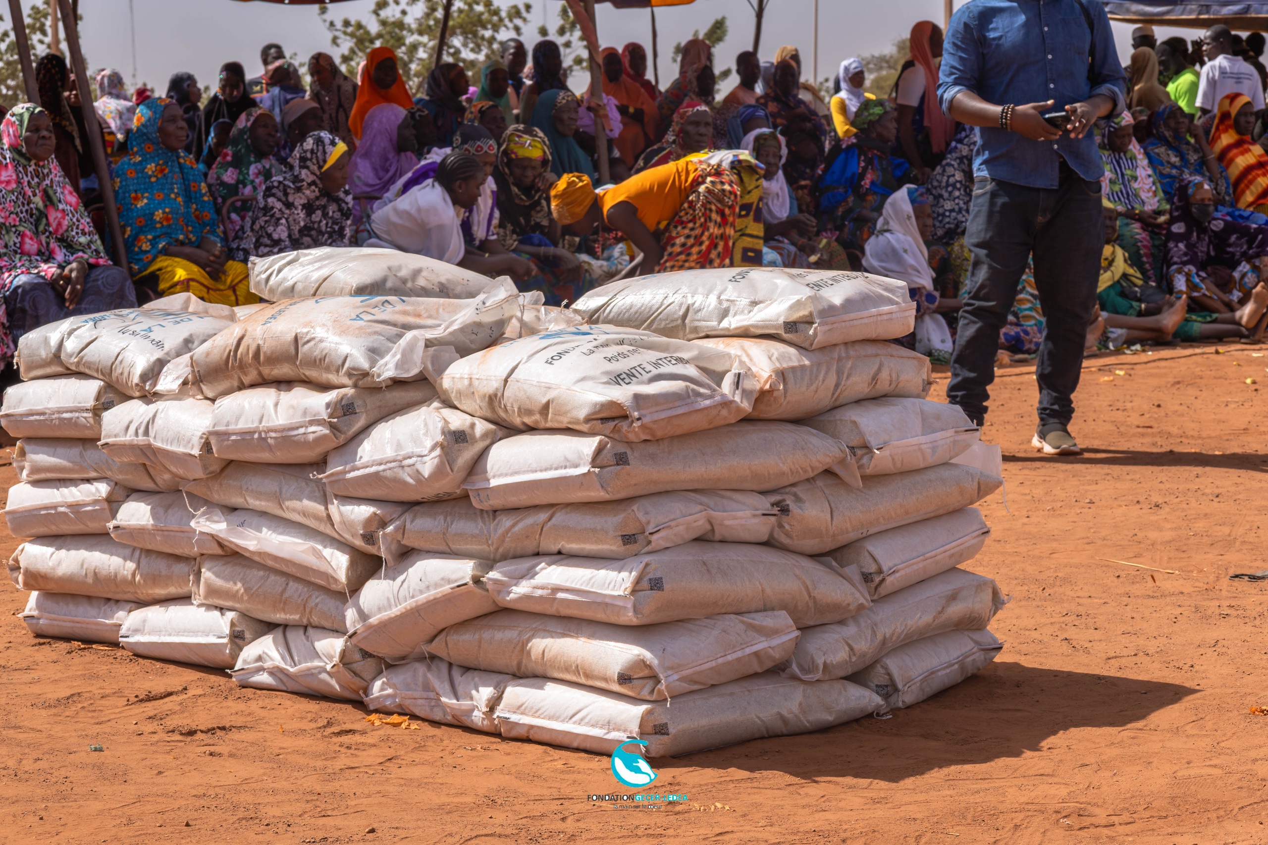 Image 5 - Distribution de 50 tonnes de vivres à plusieurs milliers de familles vulnérables.
